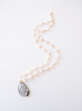 Load image into Gallery viewer, Mabe Pearl Suede
