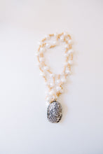 Load image into Gallery viewer, Mabe Pearl Suede
