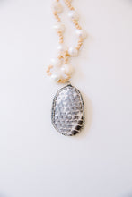 Load image into Gallery viewer, Mabe Pearl Suede
